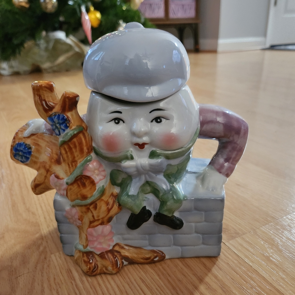 Whimsical Vintage 1970's Humpty Dumpty collectable teapot